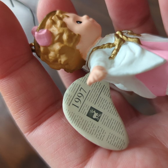 Vintage 1997 Hallmark Sue Tague "Granddaughter" Angel Ornament in Original Box - Picture 12 of 12